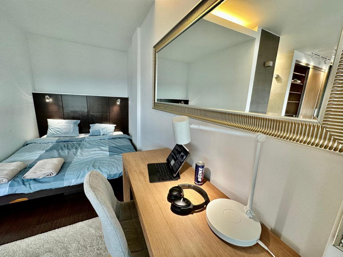 Top Metro X2 Fast Wifi 400 Mbs 70'Tv Netflix Hbo Max Appletv+ Disney+ Varsavia Esterno foto
